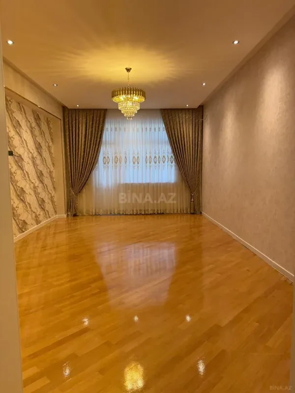 Satılır 3 otaqlı mənzil 121.8 m²