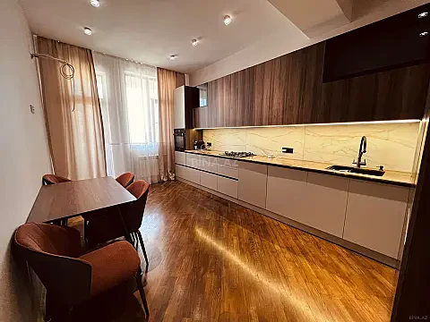Satılır 3 otaqlı mənzil 160 m²