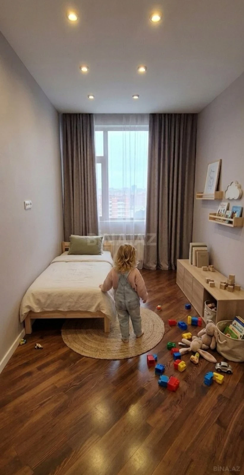 Satılır 3 otaqlı mənzil 160 m²
