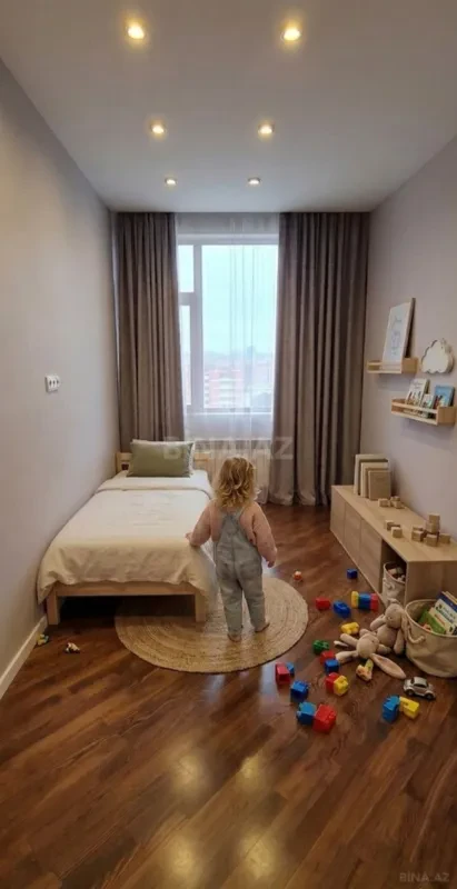 Satılır 3 otaqlı mənzil 160 m²