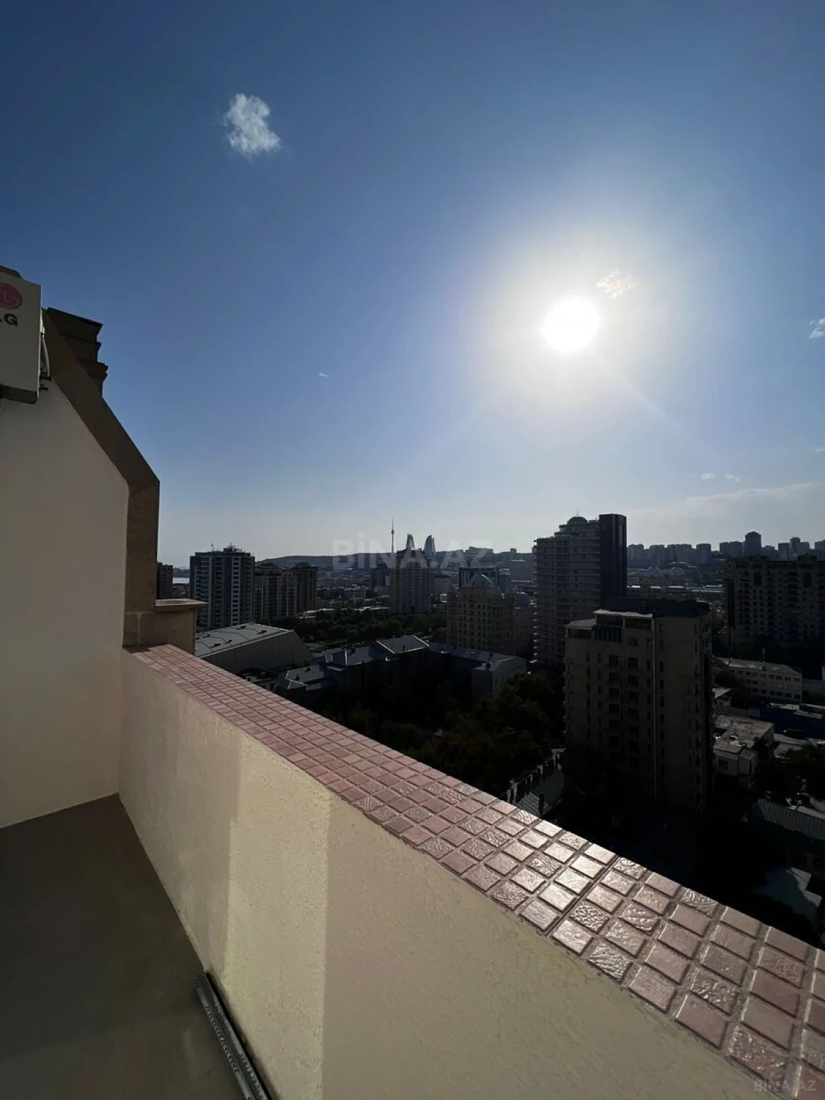 Satılır 3 otaqlı mənzil 160 m²