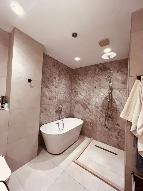 Satılır 3 otaqlı mənzil 160 m²