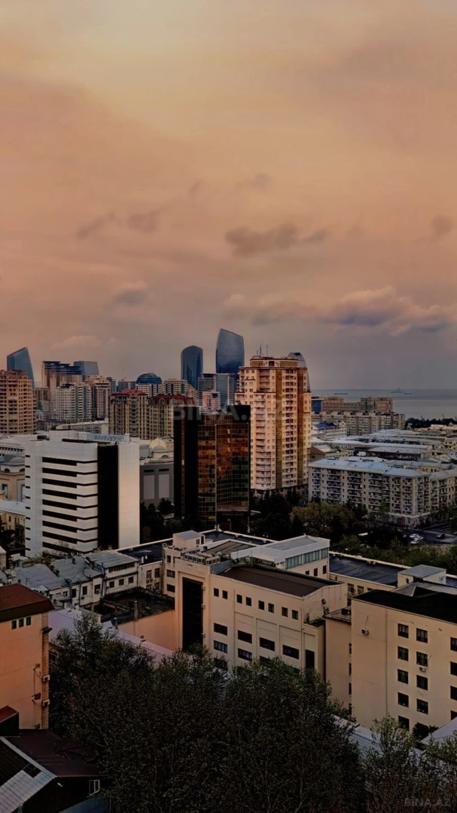 Satılır 3 otaqlı mənzil 160 m²