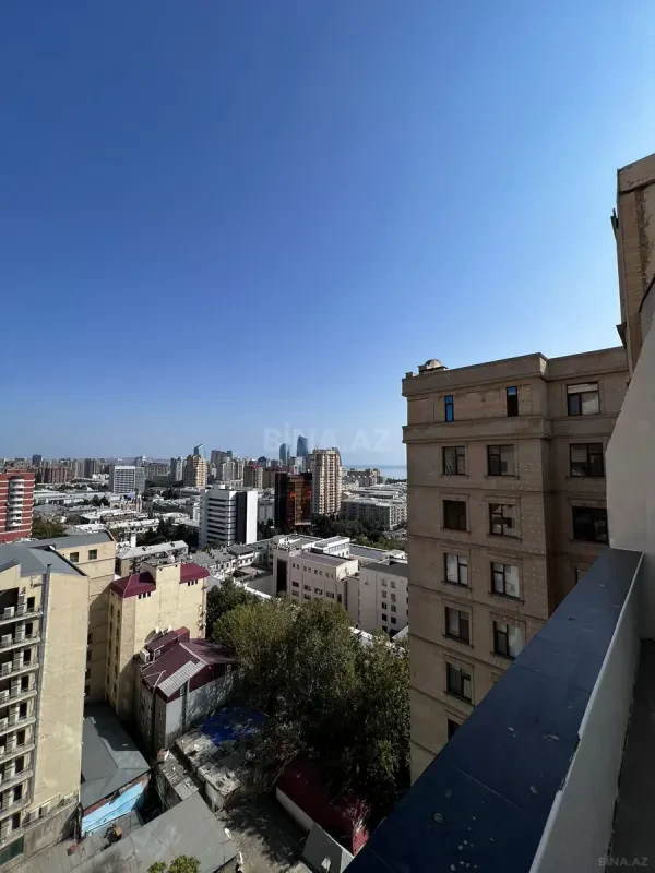 Satılır 3 otaqlı mənzil 160 m²