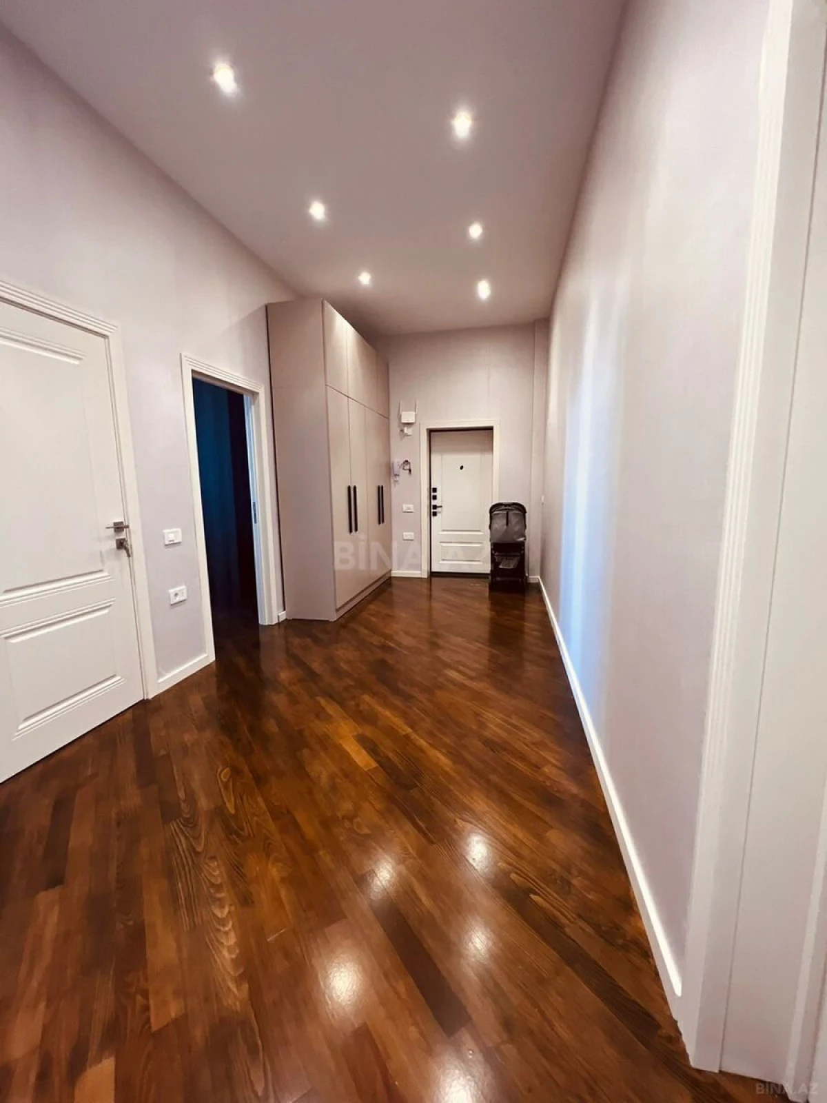 Satılır 3 otaqlı mənzil 160 m²