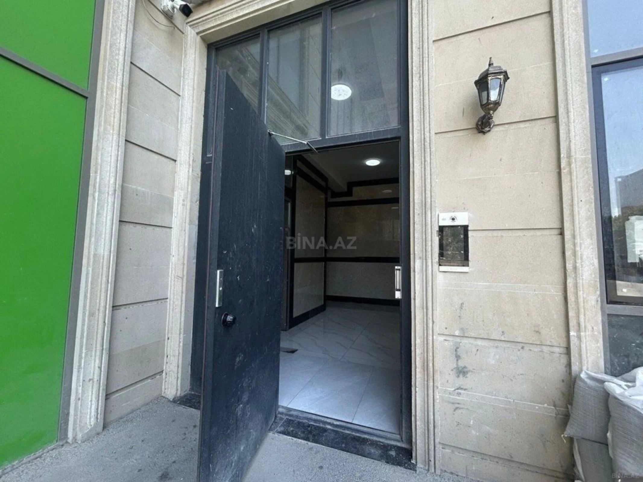 Satılır 3 otaqlı mənzil 133 m²