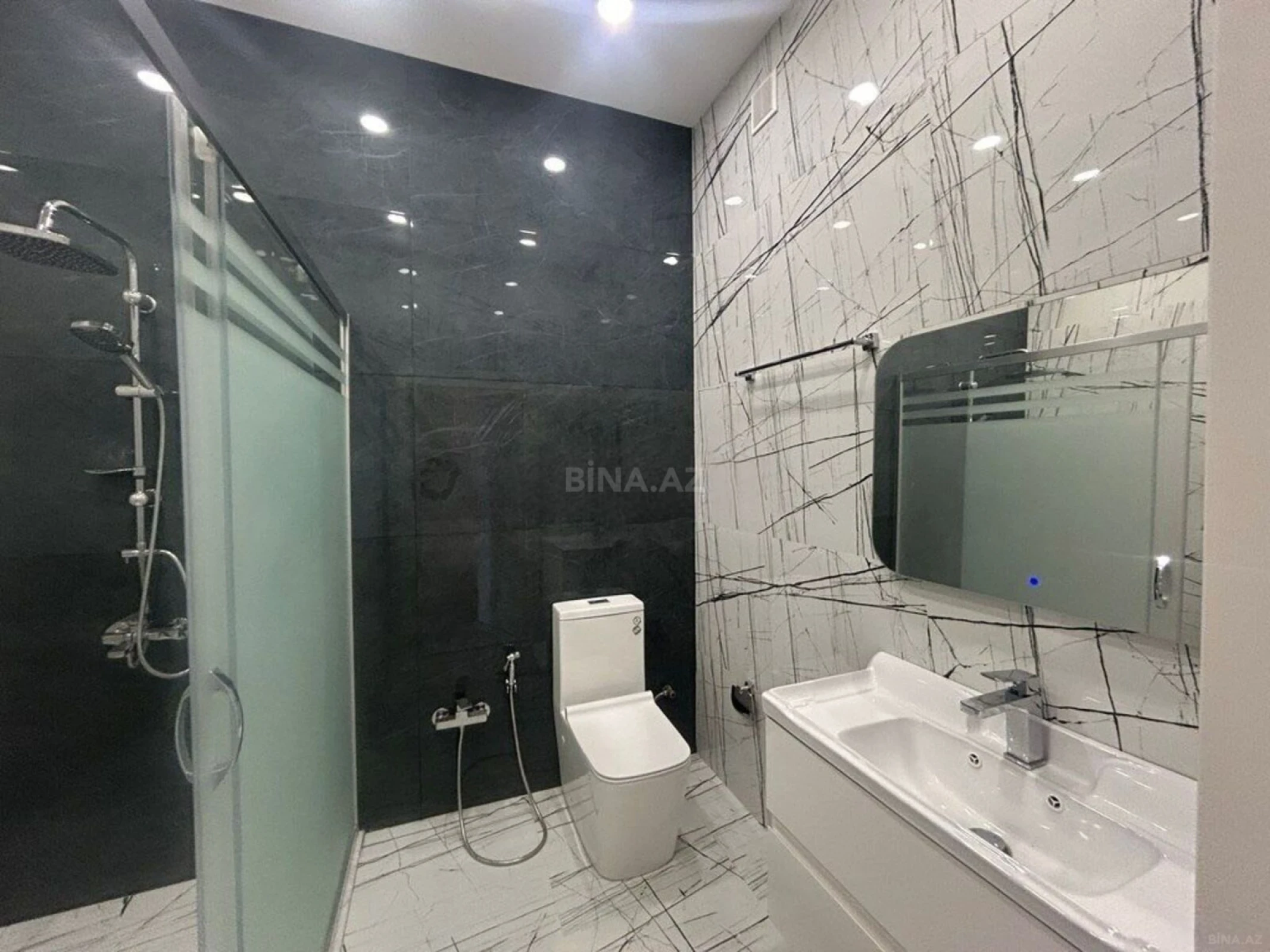 Satılır 3 otaqlı mənzil 133 m²