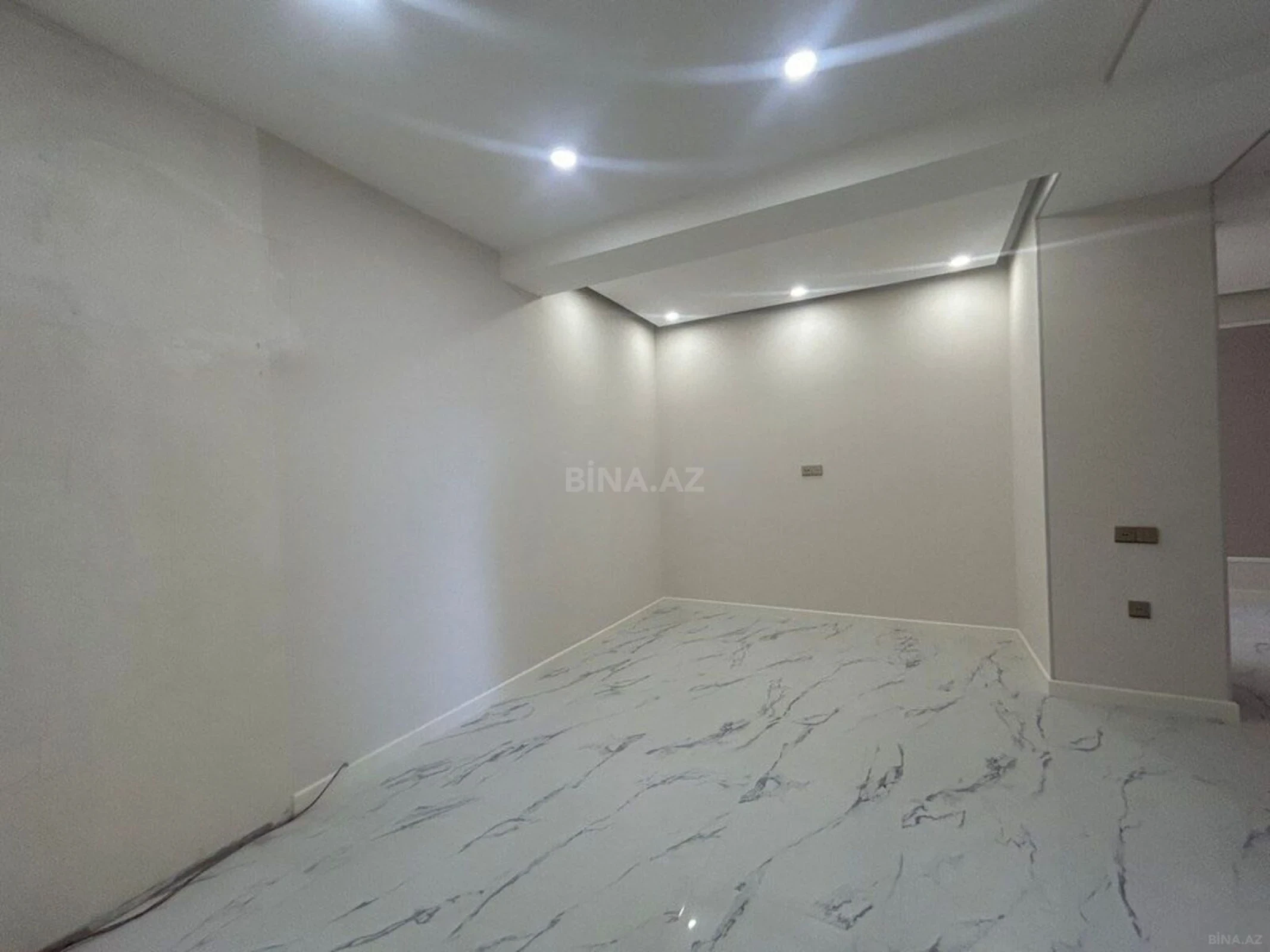 Satılır 3 otaqlı mənzil 133 m²