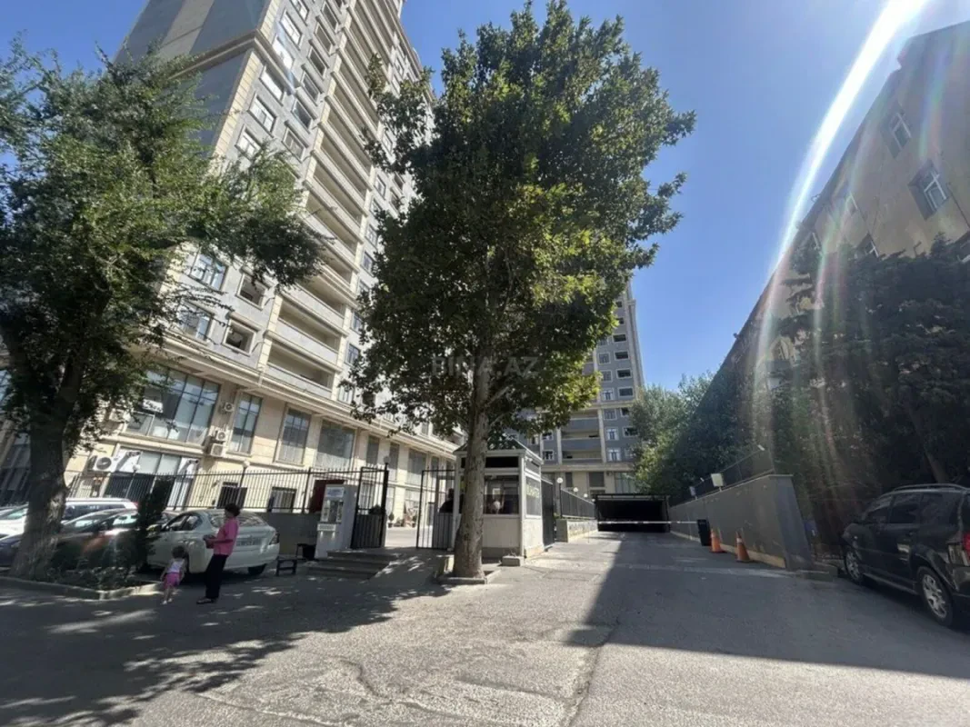 Satılır 3 otaqlı mənzil 133 m²