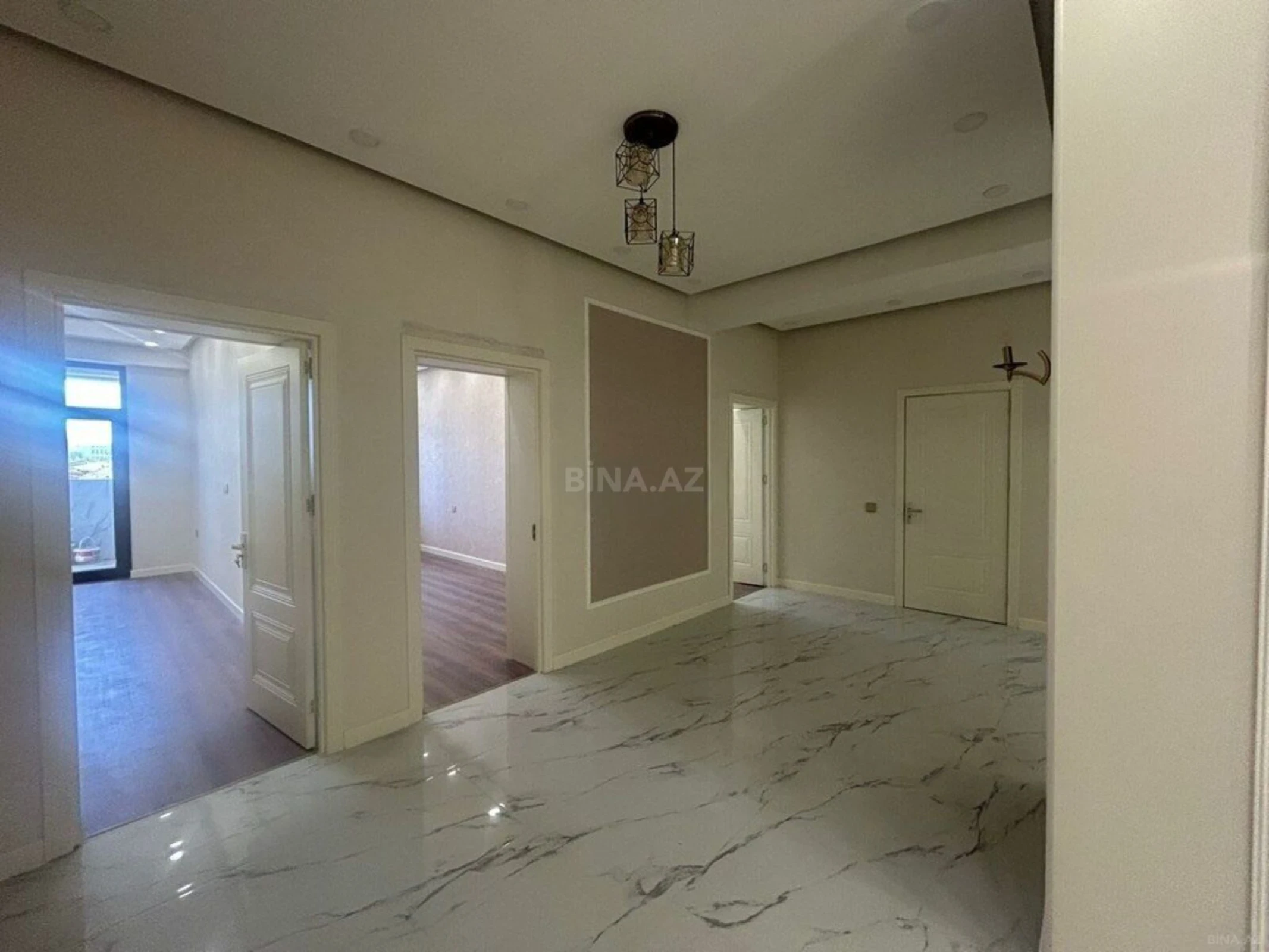 Satılır 3 otaqlı mənzil 133 m²