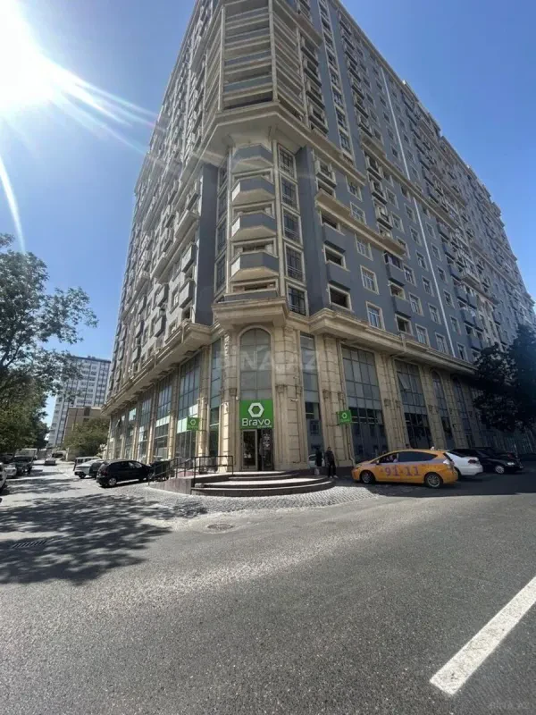 Satılır 3 otaqlı mənzil 133 m²