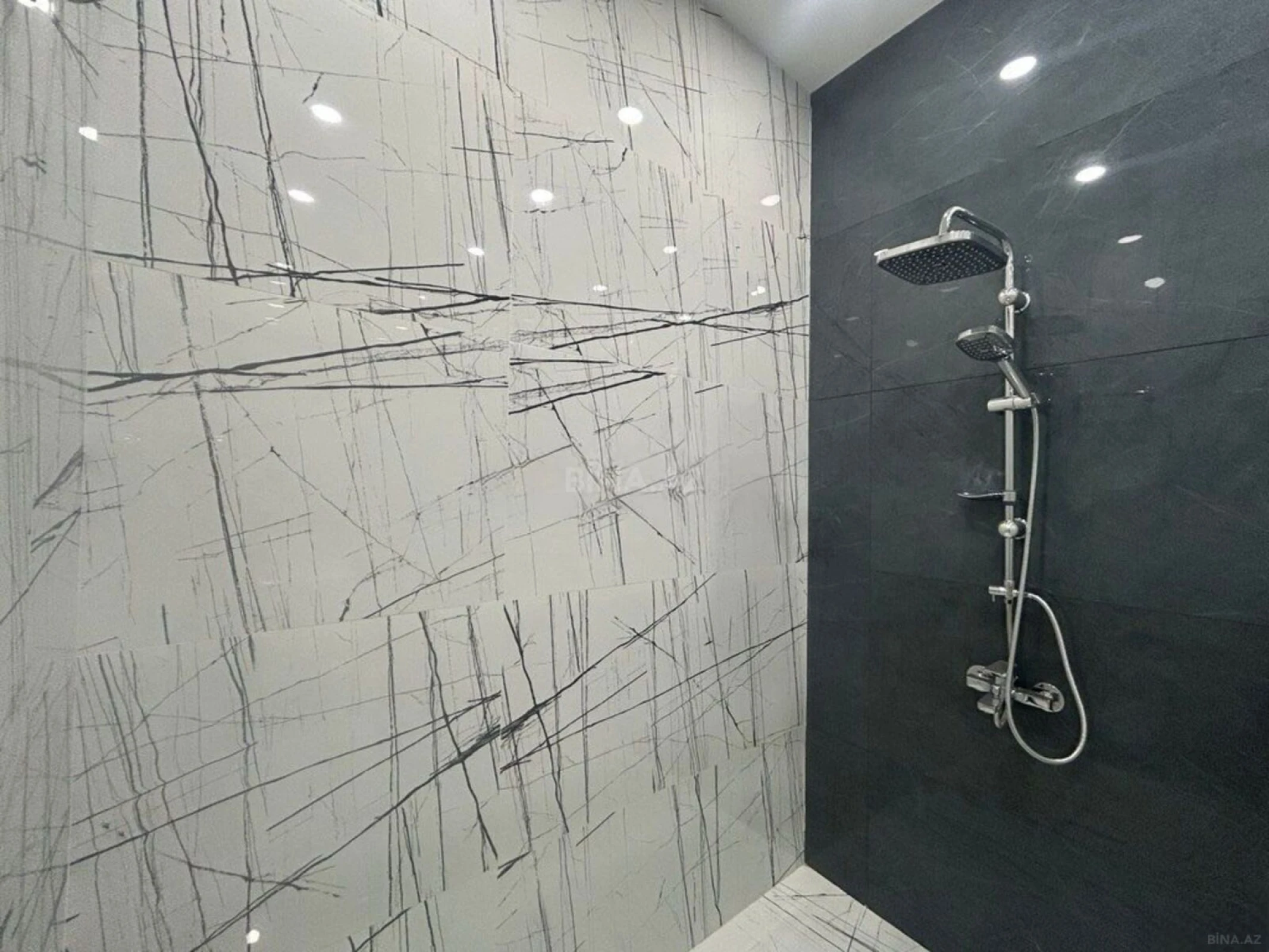 Satılır 3 otaqlı mənzil 133 m²