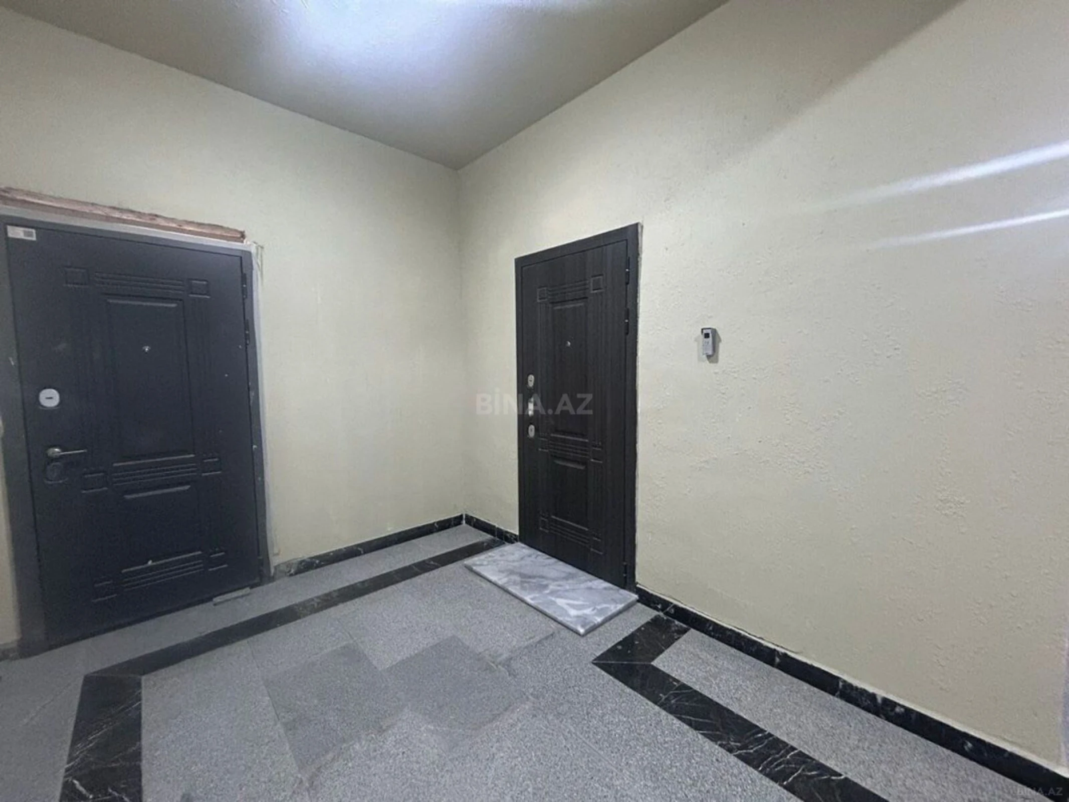 Satılır 3 otaqlı mənzil 133 m²