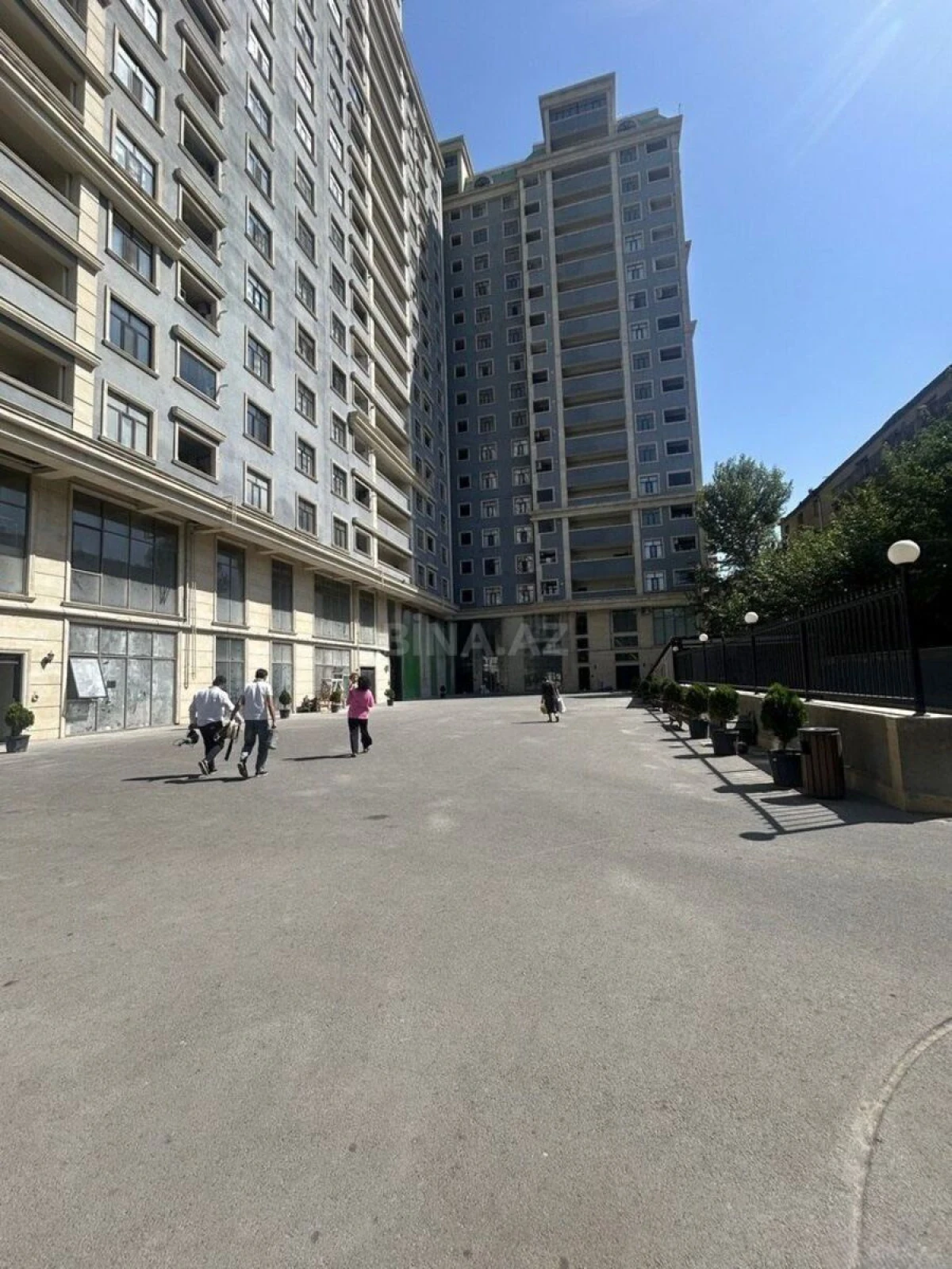 Satılır 3 otaqlı mənzil 133 m²