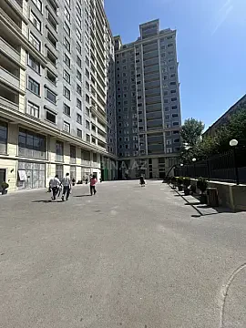 Satılır 3 otaqlı mənzil 133 m²