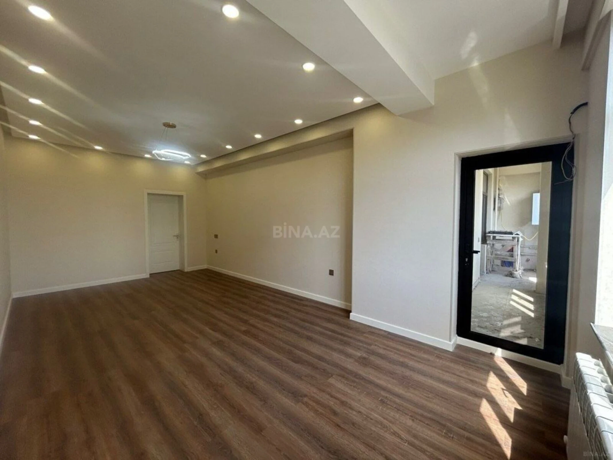 Satılır 3 otaqlı mənzil 133 m²