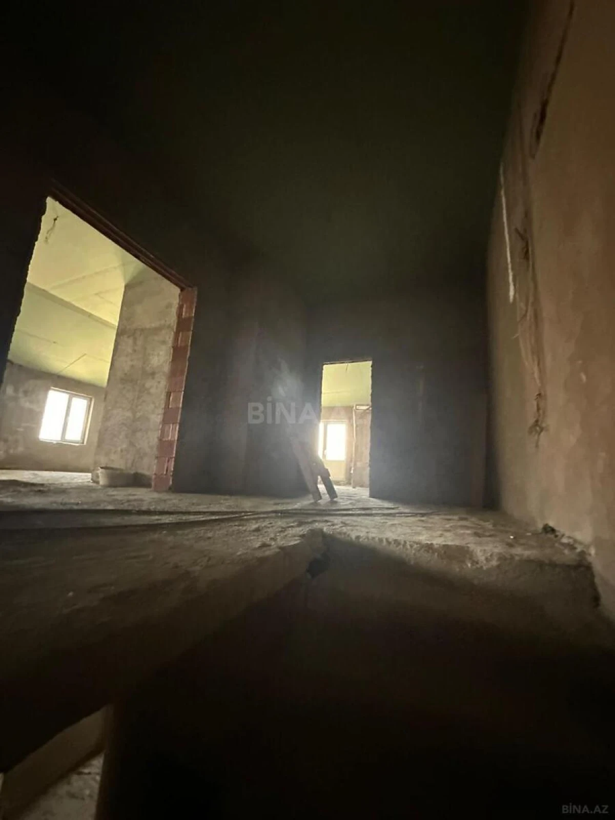 Satılır 7 otaqlı mənzil 408 m²