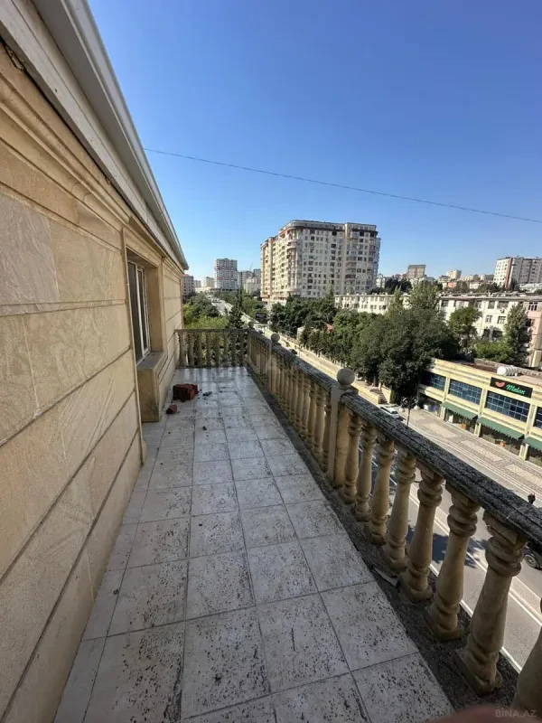 Satılır 7 otaqlı mənzil 408 m²