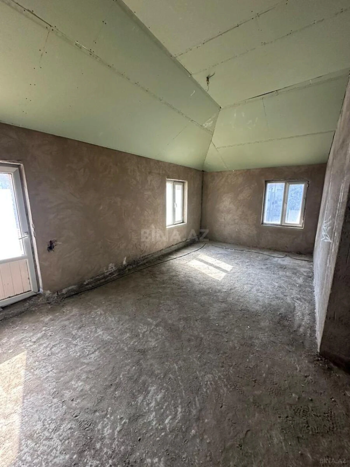 Satılır 7 otaqlı mənzil 408 m²