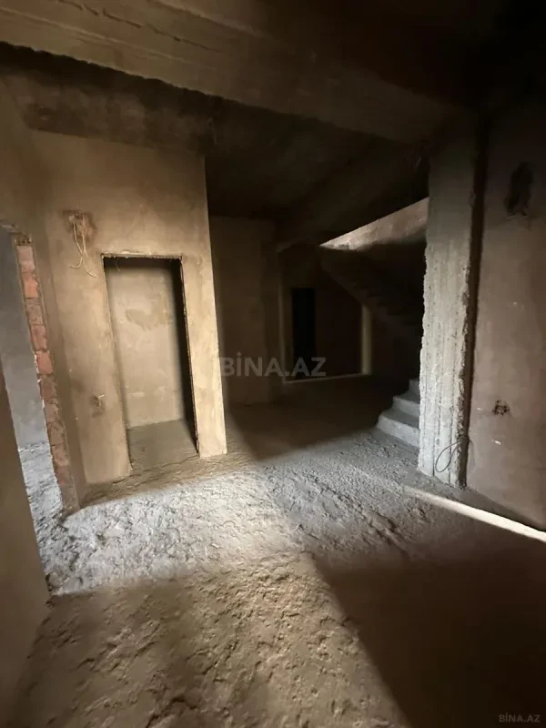 Satılır 7 otaqlı mənzil 408 m²