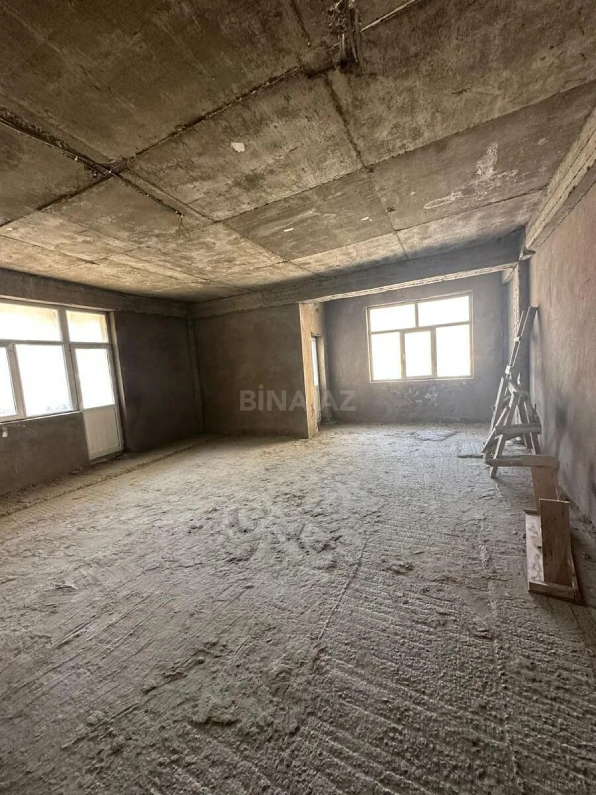 Satılır 7 otaqlı mənzil 408 m²