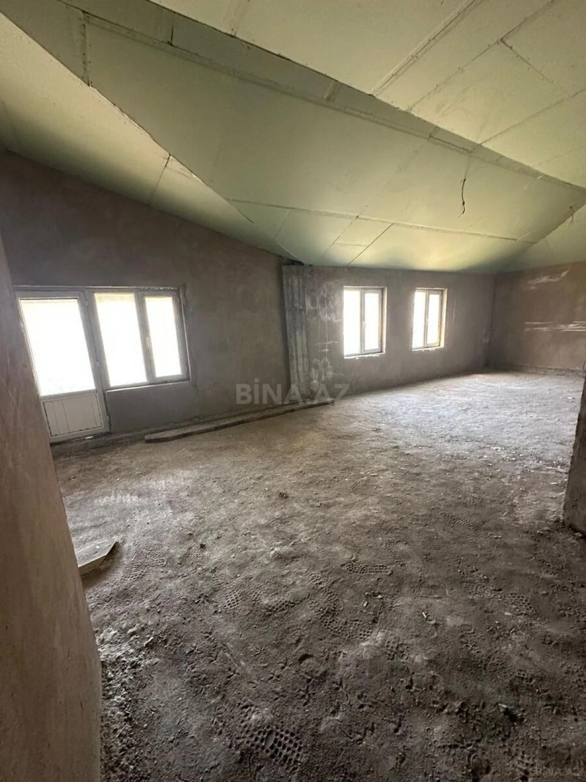 Satılır 7 otaqlı mənzil 408 m²