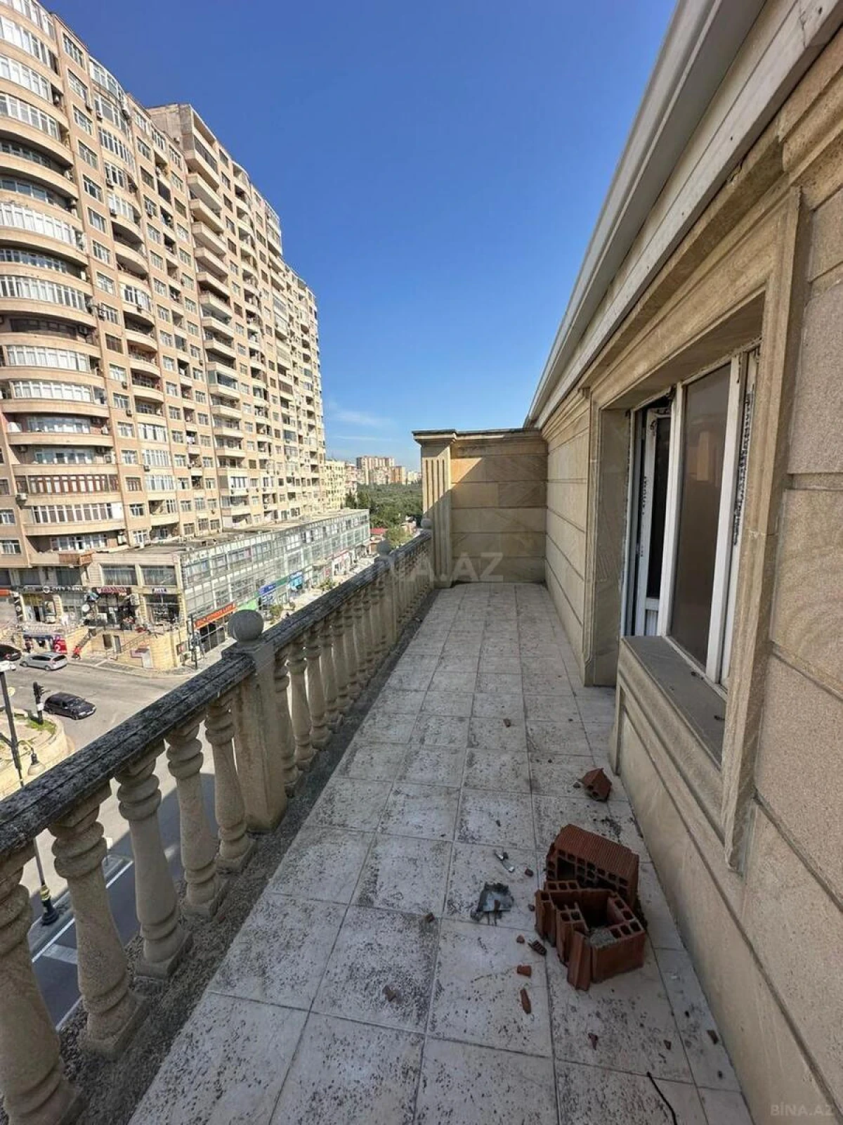 Satılır 7 otaqlı mənzil 408 m²