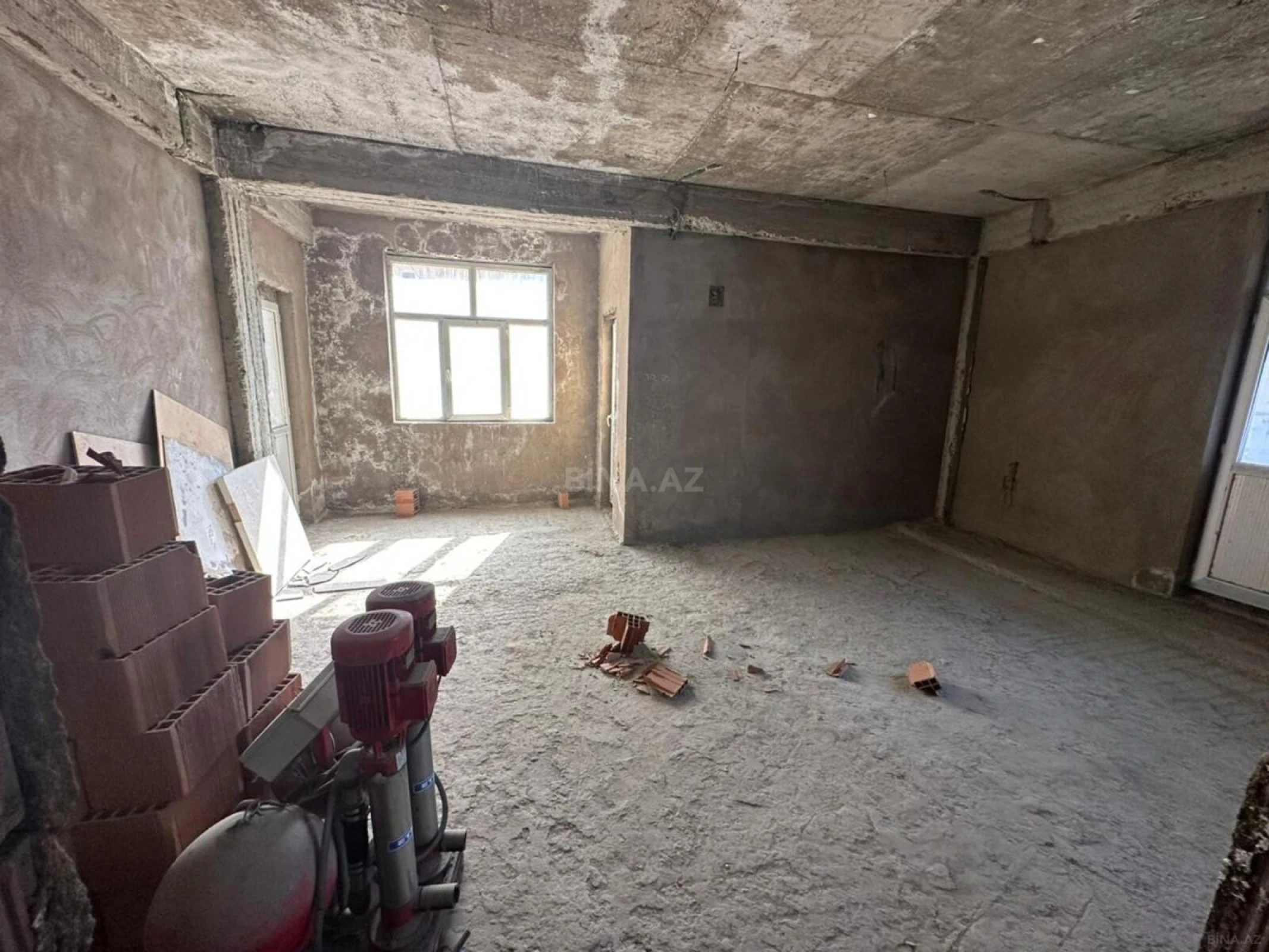 Satılır 7 otaqlı mənzil 408 m²