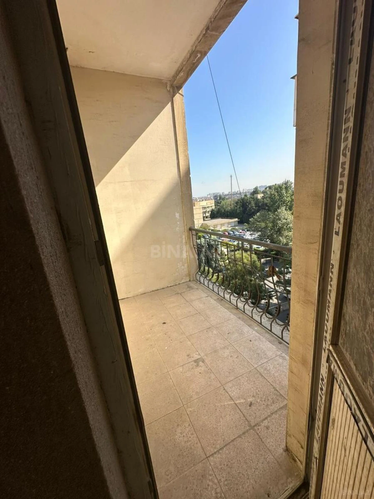 Satılır 7 otaqlı mənzil 408 m²