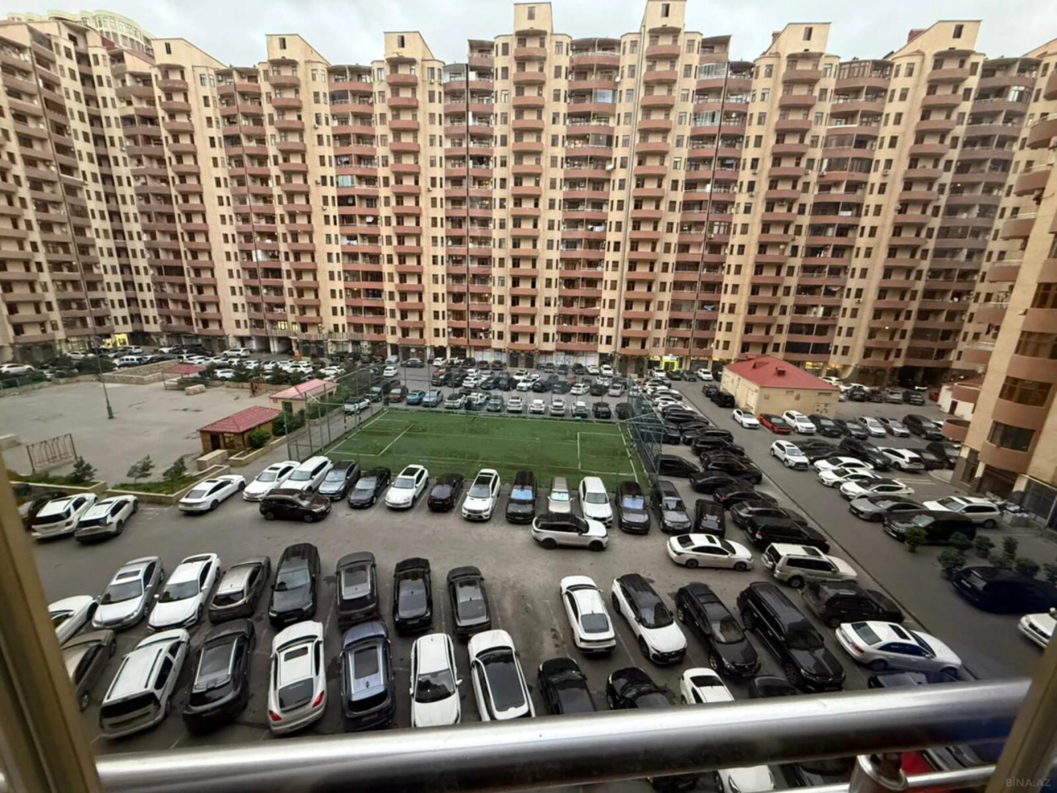 Satılır 3 otaqlı mənzil 137 m²