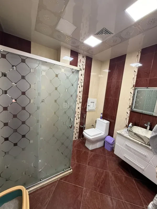 Satılır 3 otaqlı mənzil 137 m²