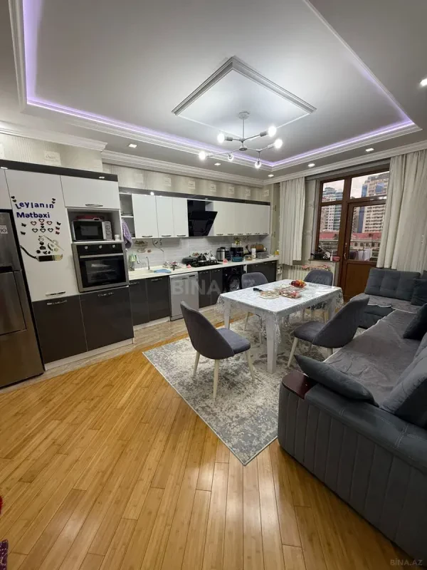 Satılır 3 otaqlı mənzil 137 m²