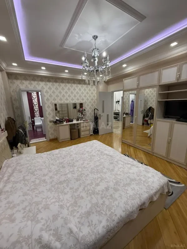 Satılır 3 otaqlı mənzil 137 m²