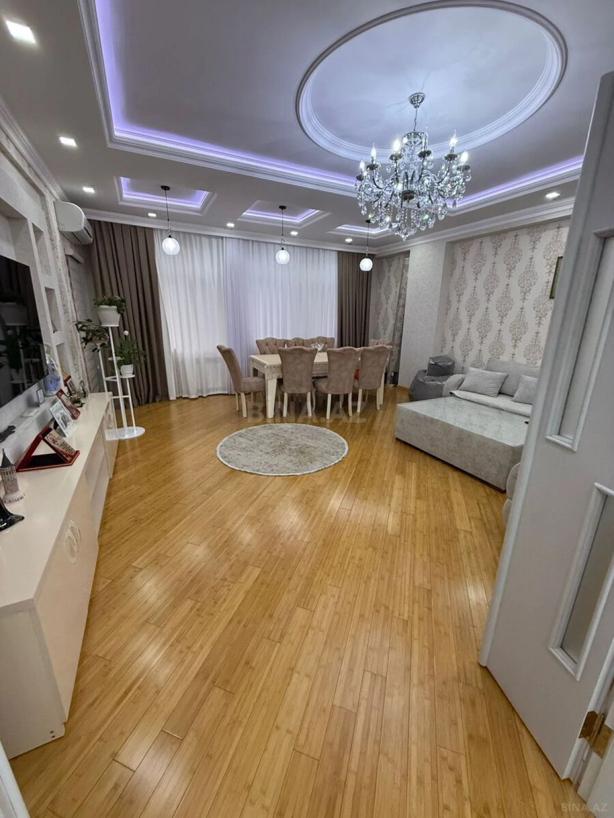 Satılır 3 otaqlı mənzil 137 m²