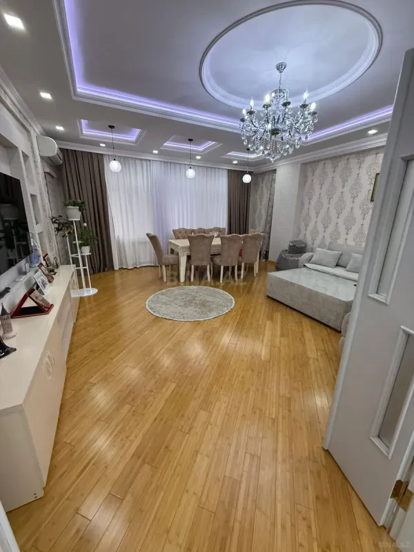 Satılır 3 otaqlı mənzil 137 m²