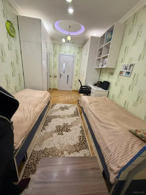 Satılır 3 otaqlı mənzil 137 m²