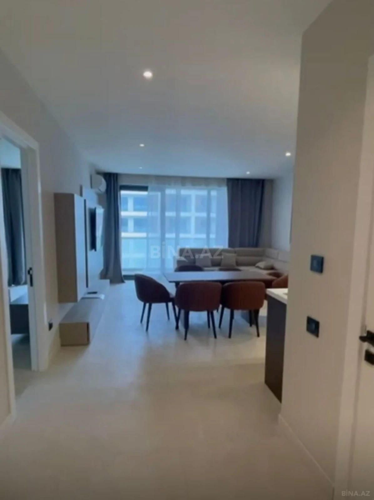 Kirayə verilir 2 otaqlı mənzil 105 m²