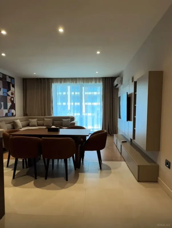 Kirayə verilir 2 otaqlı mənzil 105 m²