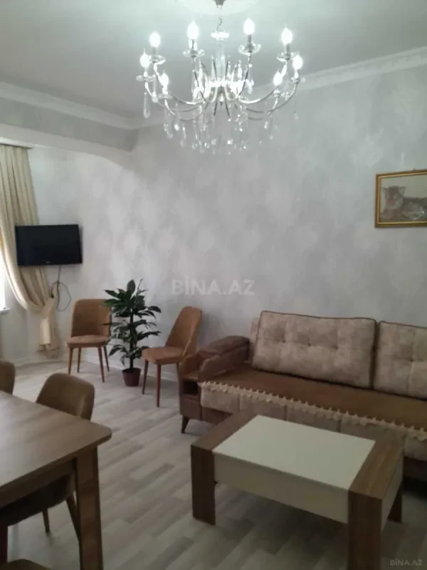 Kirayə verilir 2 otaqlı mənzil 60 m²