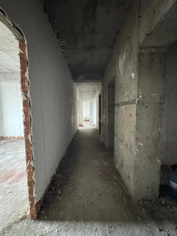 Satılır 4 otaqlı mənzil 170 m²