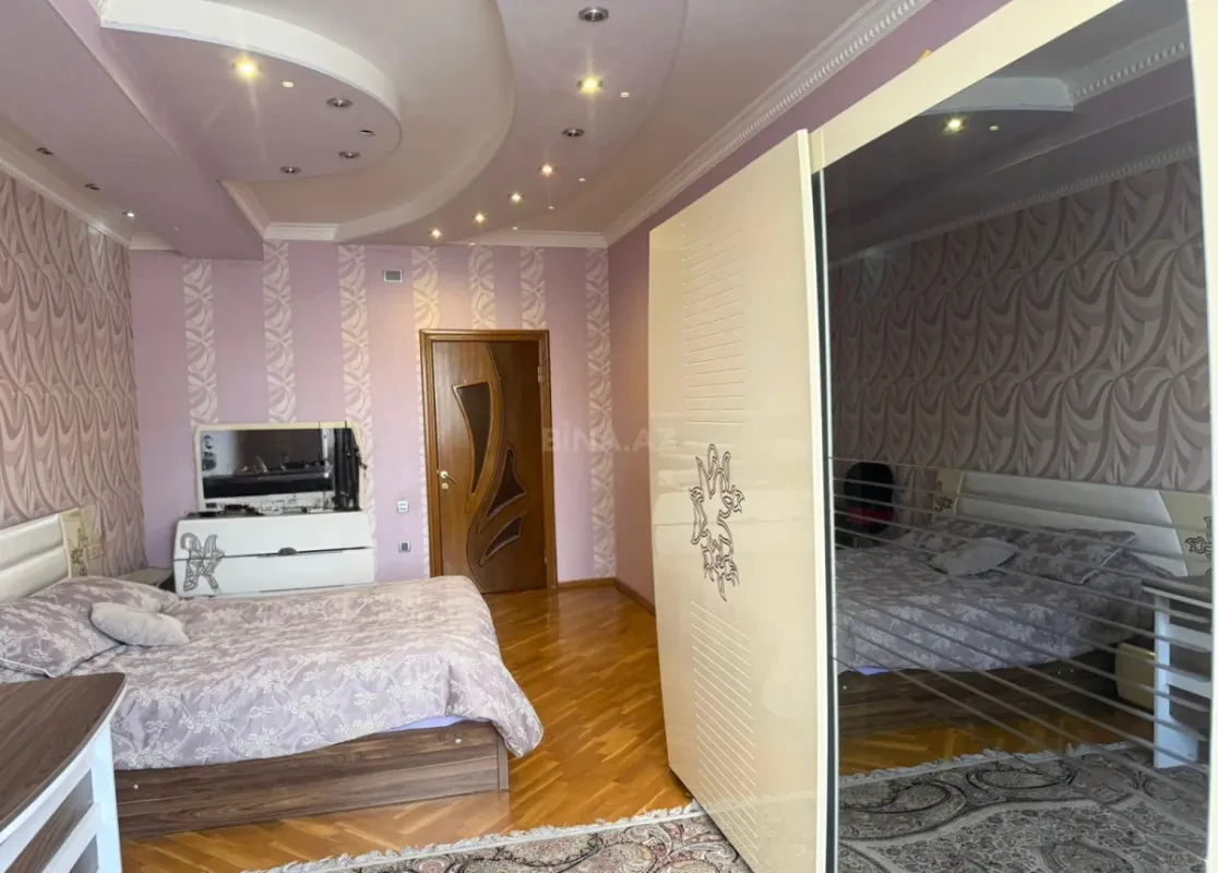 Satılır 3 otaqlı mənzil 125 m²