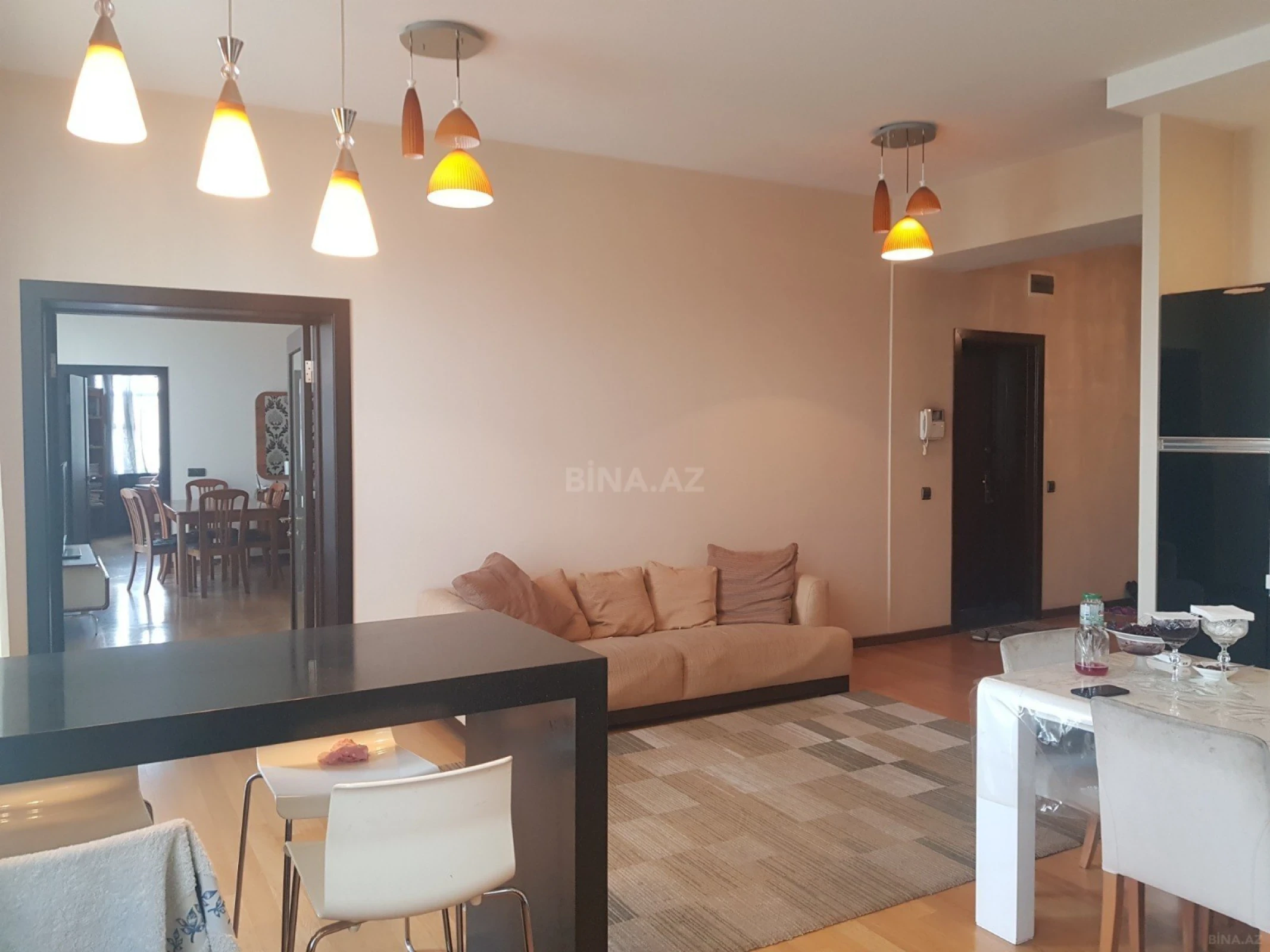 Kirayə verilir 6 otaqlı mənzil 200 m²