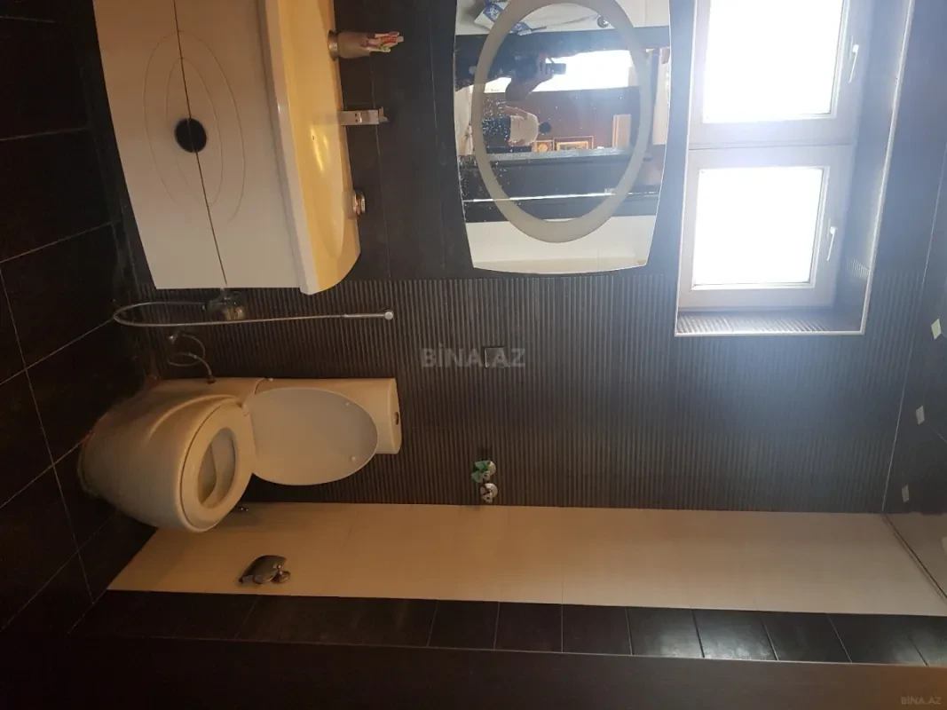 Kirayə verilir 6 otaqlı mənzil 200 m²