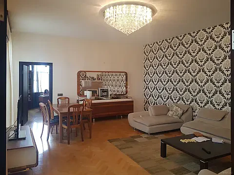 Kirayə verilir 6 otaqlı mənzil 200 m²