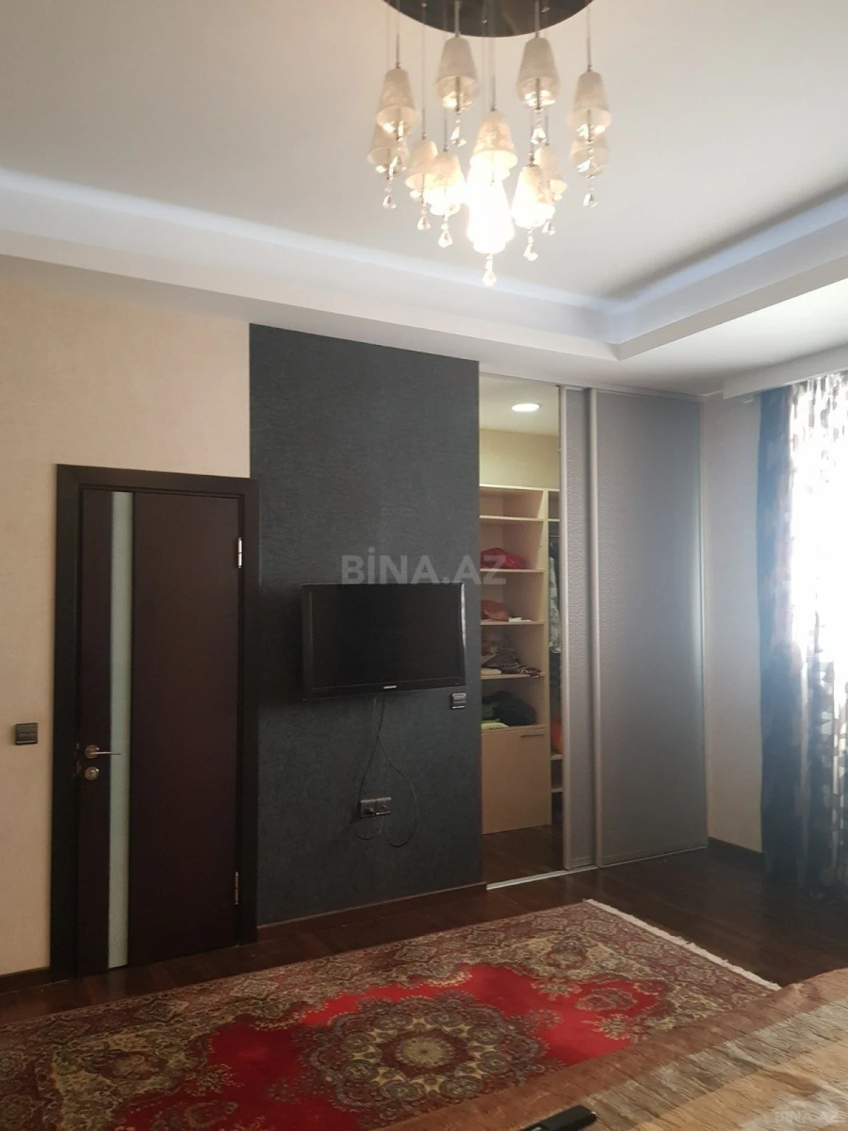 Kirayə verilir 6 otaqlı mənzil 200 m²