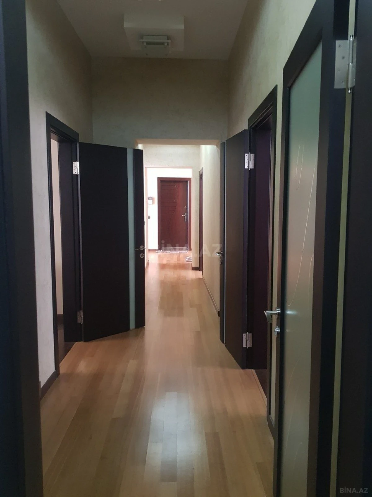 Kirayə verilir 6 otaqlı mənzil 200 m²