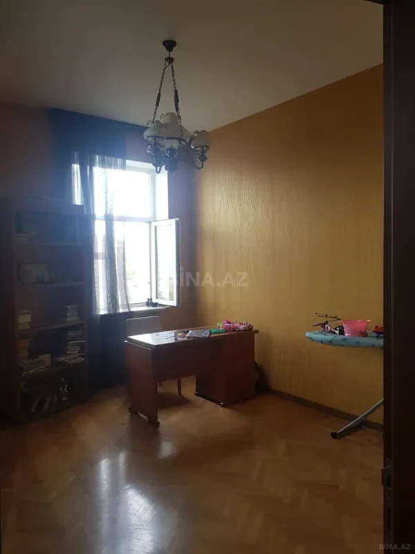 Kirayə verilir 6 otaqlı mənzil 200 m²