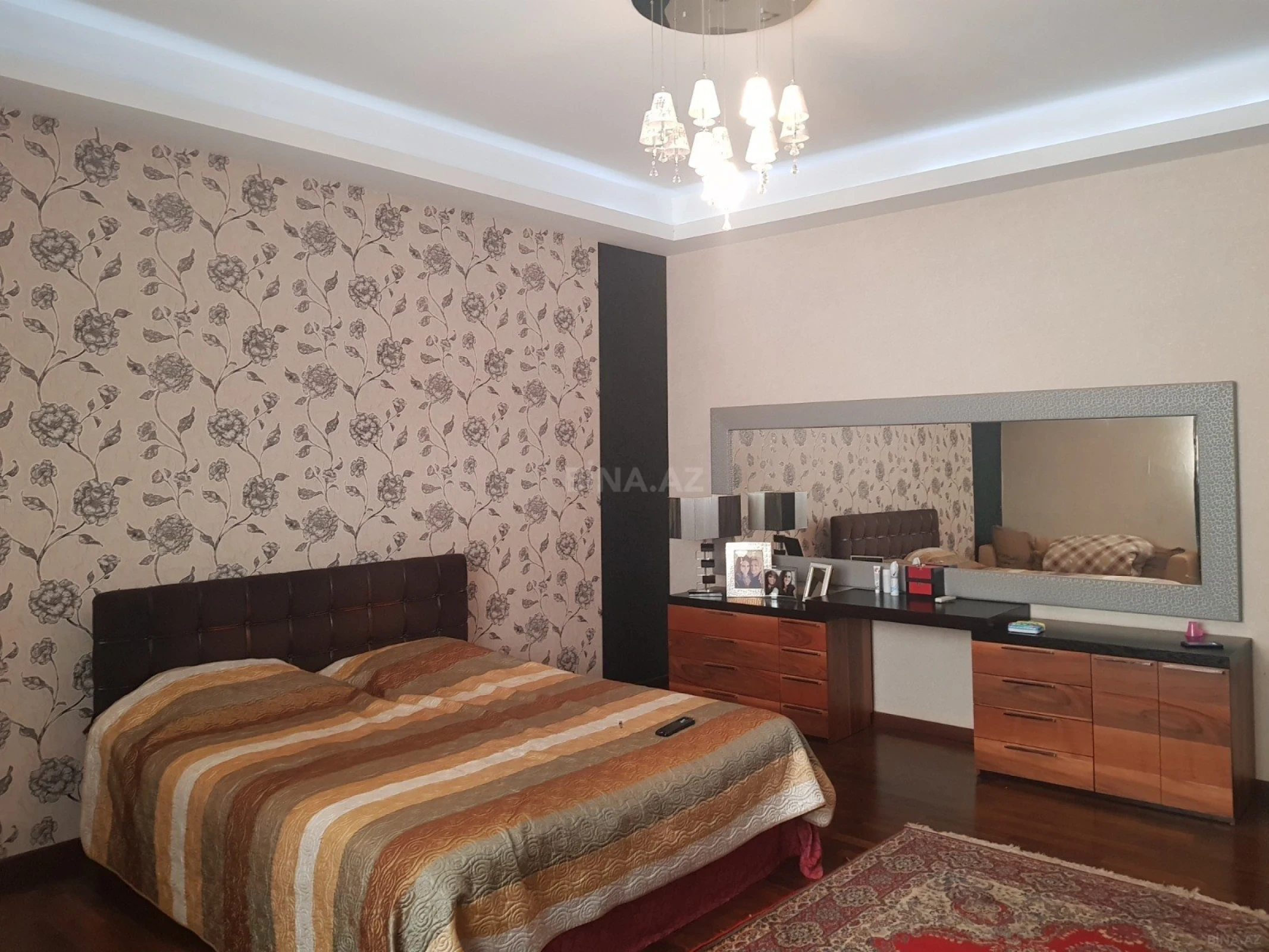 Kirayə verilir 6 otaqlı mənzil 200 m²