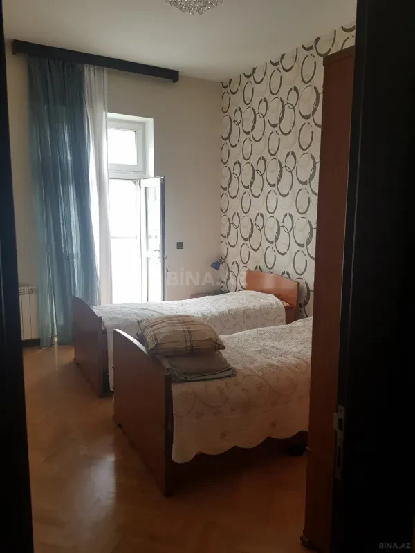 Kirayə verilir 6 otaqlı mənzil 200 m²