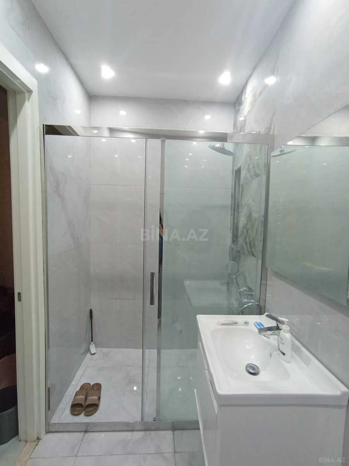 Satılır 2 otaqlı mənzil 81 m²